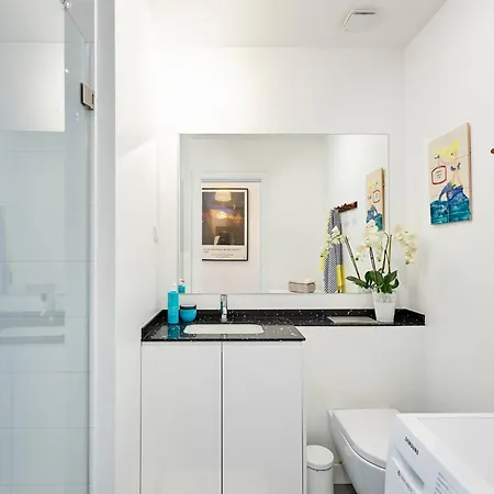 Centre, Bright 65m2 T2 At The Perfect Location Apartament Віавіа
