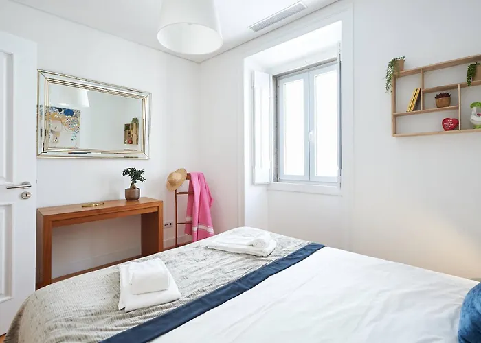 Centre, Bright 65m2 T2 At The Perfect Location Apartment Cascais