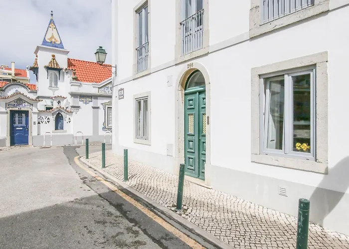 Apartment Centre, Bright 65m2 T2 At The Perfect Location Cascais