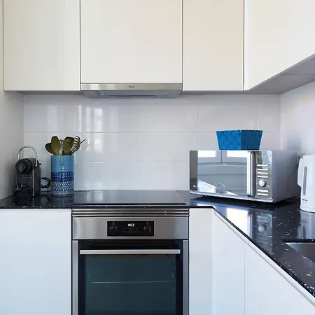 Centre, Bright 65m2 T2 At The Perfect Location Lejlighed *