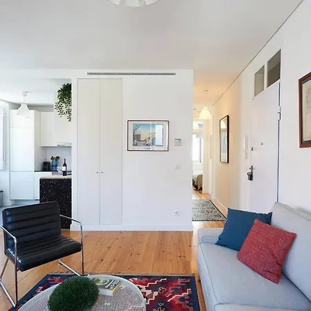 Centre, Bright 65m2 T2 At The Perfect Location Lejlighed