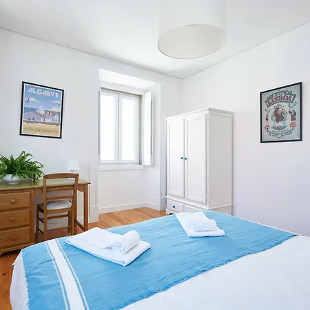 Centre, Bright 65m2 T2 At The Perfect Location Lejlighed *